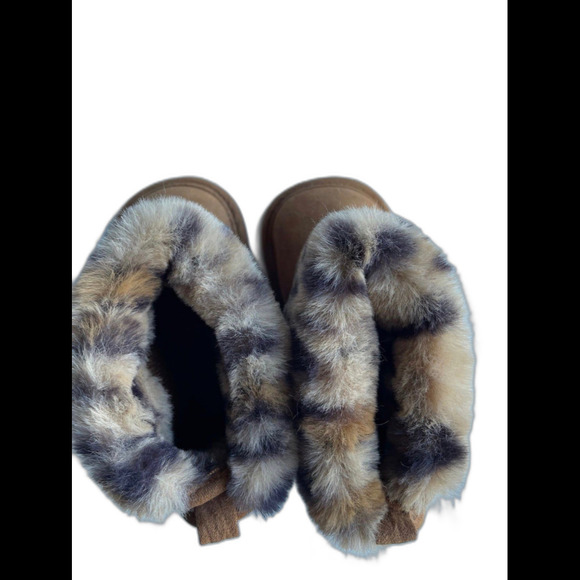 Baby boots. Unworn. 6-9months. Fur‎ linings. - Picture 3 of 4